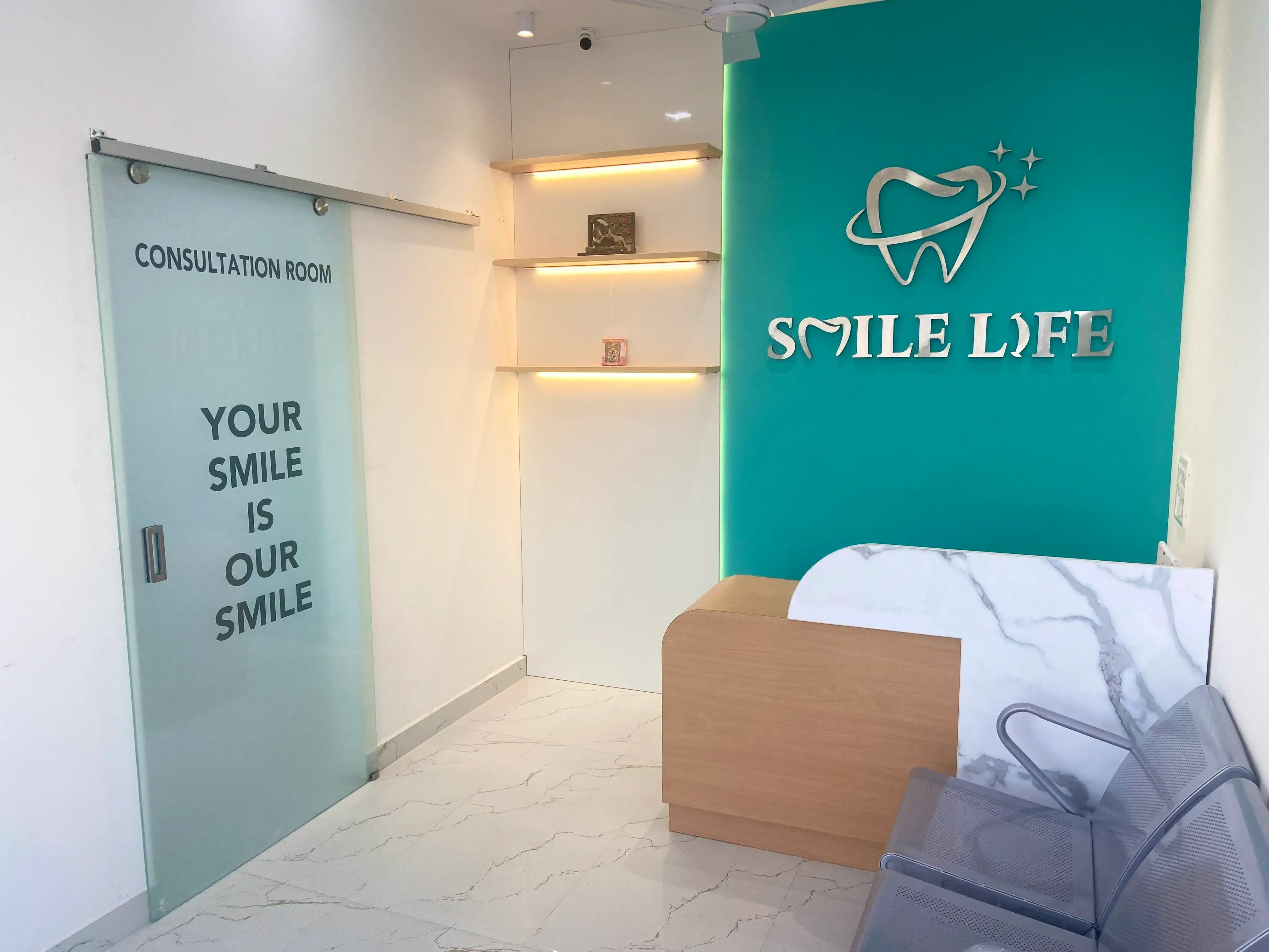 Smile Life Dental Clinic in Chennai with modern facilities and welcoming environment for patients seeking safe dental care.