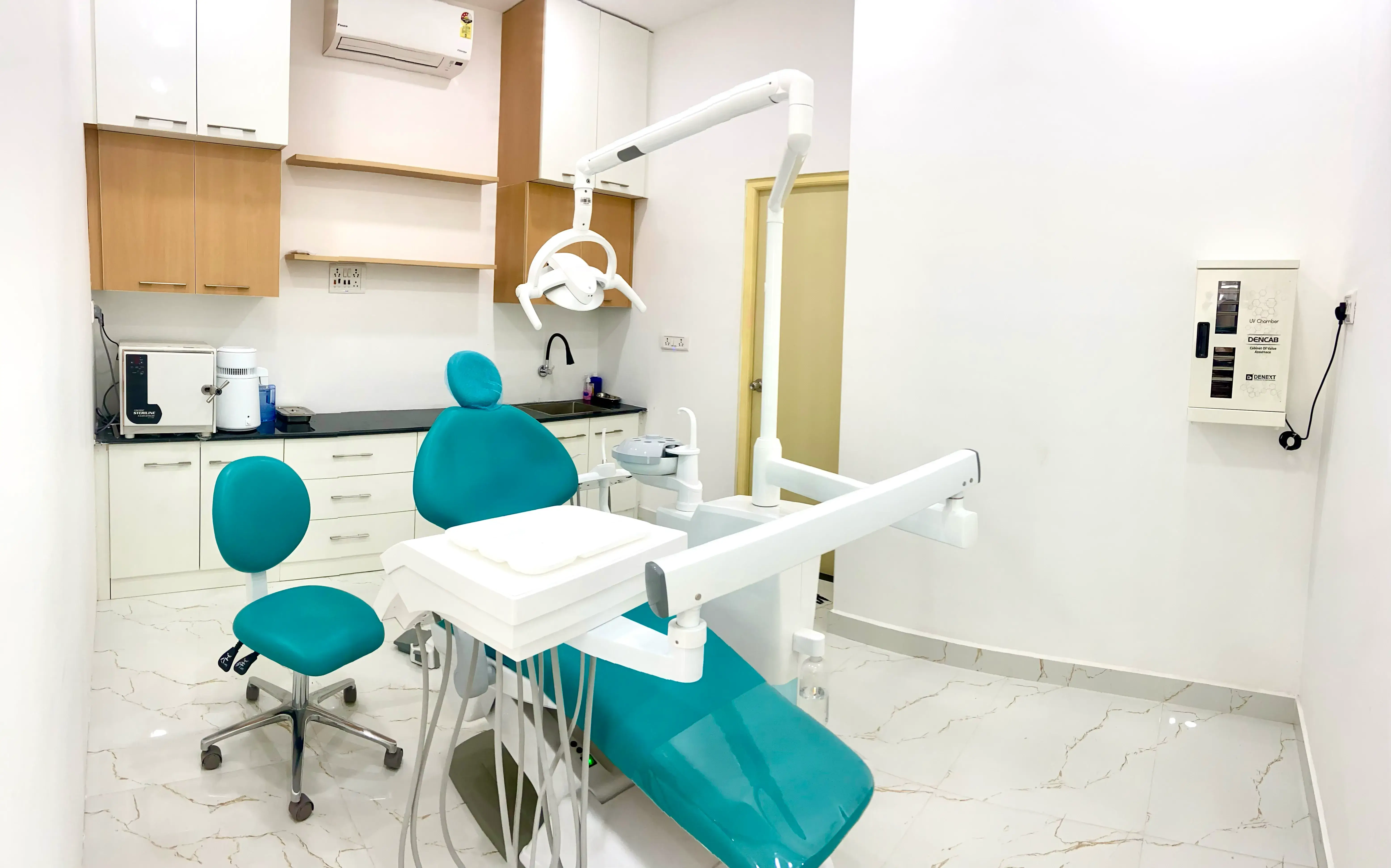 Modern dental chair and treatment room at Smile Life Dental Clinic in Chennai trusted dentist hospital near me in Chennai.